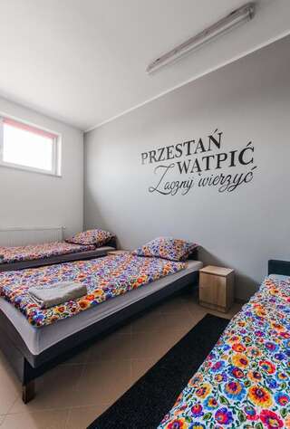 Мотели Noclegi 24h Bielpon Пшемысль Односпальная кровать в общем мужском номере-1